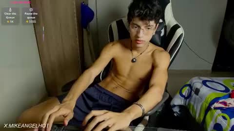 Snapshot of mike_pineapple chatting on July 2, 2026, 3:45 am Mike Pineapple online show from July 2, 2026, 3:45 am