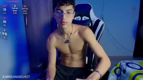 Snapshot of mike_pineapple chatting on July 3, 2026, 4:08 am Mike Pineapple online show from July 3, 2026, 4:08 am