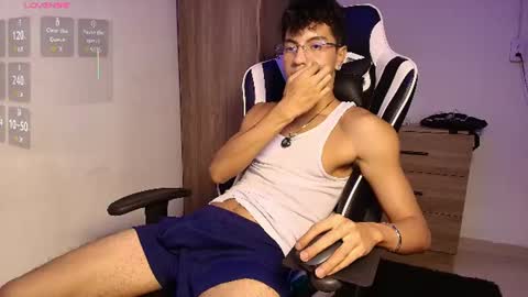 Snapshot of mike_pineapple chatting on July 16, 2026, 3:56 am Mike Pineapple online show from July 16, 2026, 3:56 am
