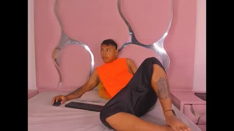 mikeandmoonasm online show from October 21, 2025, 12:28 pm