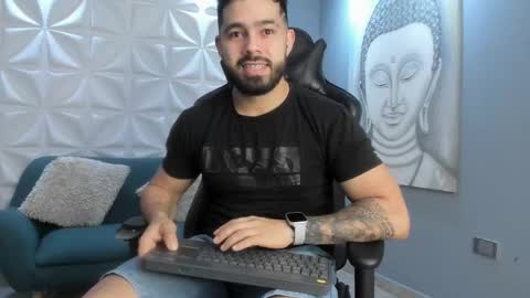 Snapshot of mikeblare chatting on January 2, 2025, 7:07 pm Mike Blare online show from January 2, 2025, 7:07 pm