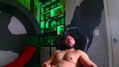 Snapshot of mikeblare chatting on January 7, 2025, 1:06 am Mike Blare online show from January 7, 2025, 1:06 am