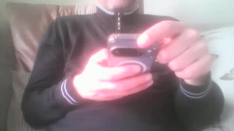 Snapshot of mikehockishuge9 chatting on April 14, 2026, 4:35 pm mikehockishuge9 online show from April 14, 2026, 4:35 pm