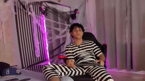 mikey_banji online show from October 31, 2025, 1:01 pm