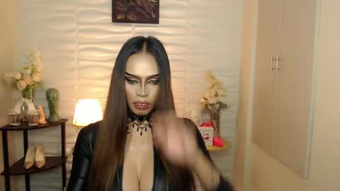 Snapshot of mikeyalawi03 chatting on December 23, 2024, 3:01 pm Mistress MikeyAlawi online show from December 23, 2024, 3:01 pm