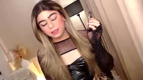 Snapshot of mikha_sensual chatting on October 21, 2025, 5:35 pm Theresa Luna online show from October 21, 2025, 5:35 pm