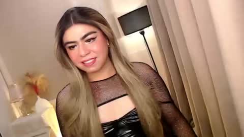 Snapshot of mikha_sensual chatting on October 25, 2025, 10:48 pm Theresa Luna online show from October 25, 2025, 10:48 pm