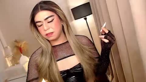 Snapshot of mikha_sensual chatting on October 26, 2025, 9:42 pm Theresa Luna online show from October 26, 2025, 9:42 pm