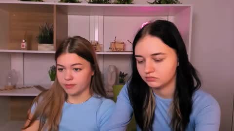 miki_ti online show from October 23, 2025, 8:35 am