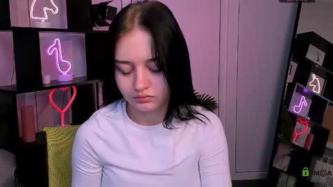 miki_ti online show from November 9, 2025, 5:50 am