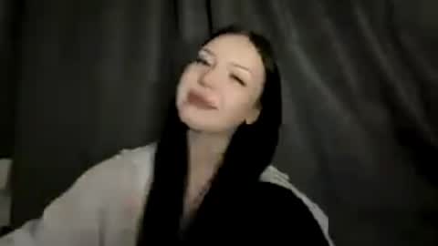 Snapshot of mikiklippel chatting on May 27, 2026, 3:31 pm Mia online show from May 27, 2026, 3:31 pm