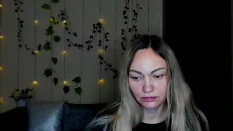 Snapshot of mikkey_mouse8 chatting on December 21, 2025, 12:23 pm Adalina online show from December 21, 2025, 12:23 pm