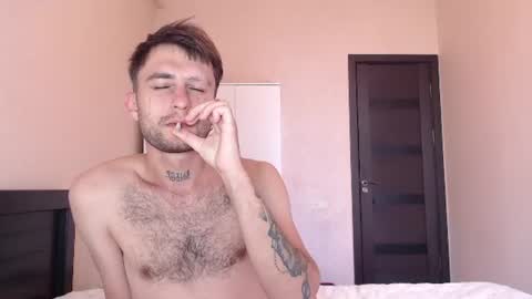 Snapshot of mikw63 chatting on August 5, 2026, 5:32 am Sin online show from August 5, 2026, 5:32 am