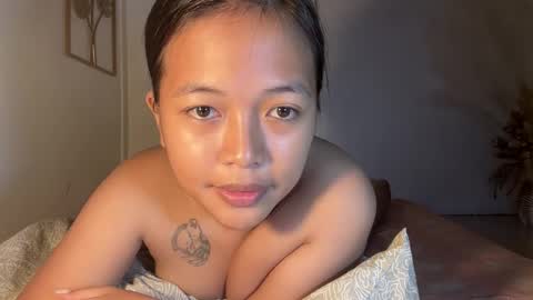 Snapshot of mikyla_shua chatting on October 13, 2025, 9:48 pm MommyMikyla online show from October 13, 2025, 9:48 pm