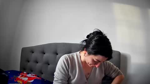 Mikyloveu online show from December 18, 2024, 1:45 pm