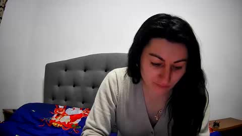 Mikyloveu online show from December 18, 2024, 5:21 pm