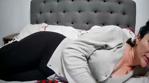 Mikyloveu online show from February 21, 2025, 7:43 pm