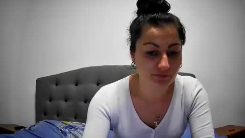 Mikyloveu online show from March 3, 2025, 6:12 pm