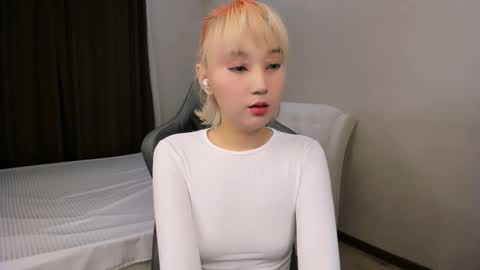 Snapshot of mil_waves chatting on December 3, 2025, 12:58 pm mil_waves online show from December 3, 2025, 12:58 pm