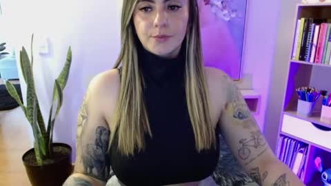 Snapshot of mila23_ chatting on May 29, 2026, 3:32 pm Camila online show from May 29, 2026, 3:32 pm