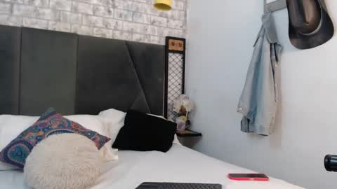 mila_adamss online show from December 17, 2025, 10:43 am