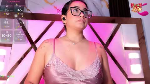 Camila online show from December 16, 2025, 6:57 pm