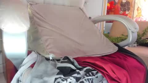 Mila Dash online show from September 25, 2025, 12:42 pm