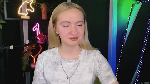 mila_glow online show from May 14, 2026, 7:31 pm