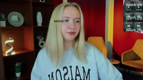 mila_glow online show from May 19, 2026, 6:47 pm