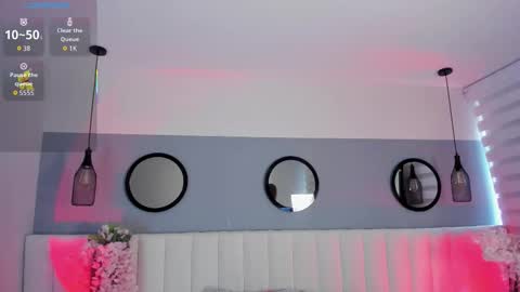 mila_hank online show from September 9, 2025, 12:15 pm