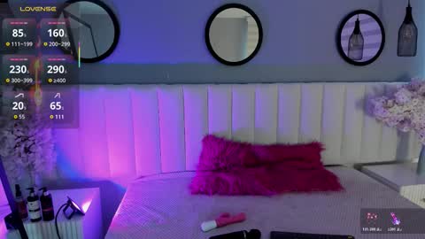 Snapshot of mila_hank chatting on December 1, 2025, 12:21 pm mila_hank online show from December 1, 2025, 12:21 pm