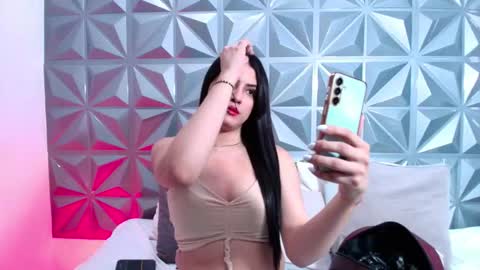 mila_heart online show from October 8, 2025, 8:06 pm