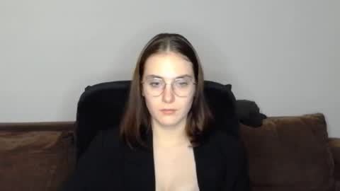 mila_keyy online show from November 25, 2025, 9:59 pm