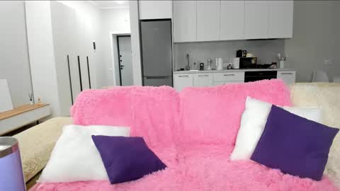 Snapshot of mila_killa chatting on November 7, 2025, 12:32 am Lilli online show from November 7, 2025, 12:32 am