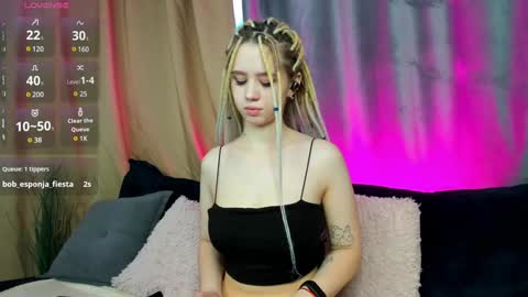 Snapshot of mila_kinor chatting on December 31, 2024, 4:06 am mila_kinor online show from December 31, 2024, 4:06 am