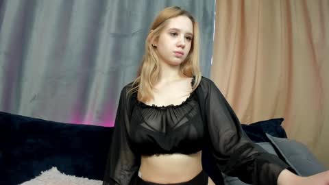 Snapshot of mila_kinor chatting on January 19, 2025, 9:11 am mila_kinor online show from January 19, 2025, 9:11 am