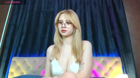 Snapshot of mila_kinor chatting on February 18, 2025, 8:16 am mila_kinor online show from February 18, 2025, 8:16 am