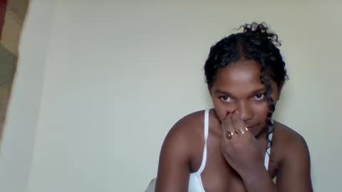 mila_lunah online show from April 18, 2026, 10:43 pm