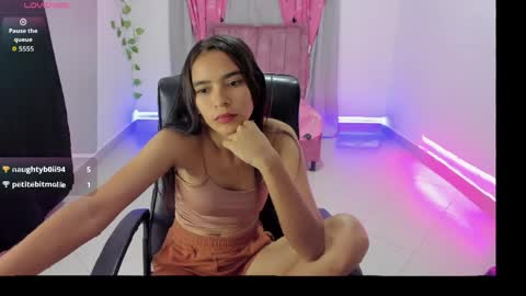 Snapshot of mila_rouge06 chatting on April 8, 2026, 1:44 pm Mila online show from April 8, 2026, 1:44 pm