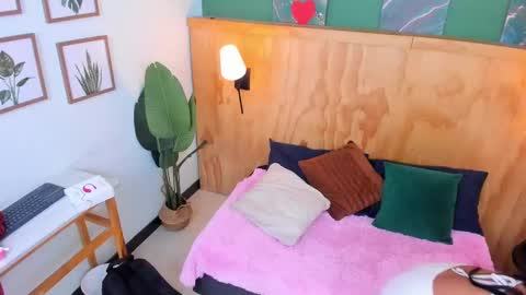 Mila and samy online show from October 1, 2025, 12:00 pm