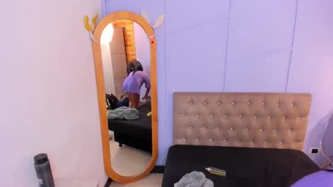 Mila and samy online show from November 30, 2025, 11:47 am