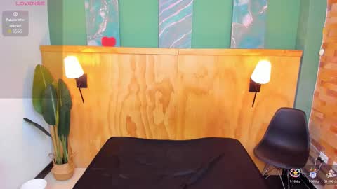 Mila and samy online show from December 14, 2025, 11:48 am