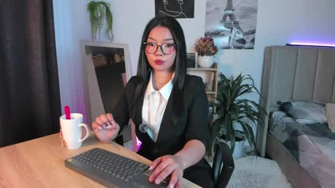 Mila online show from May 19, 2026, 10:54 am