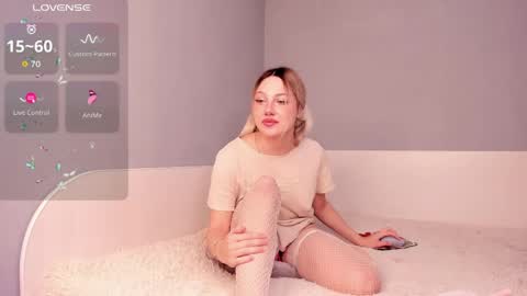 MilaSweeet online show from April 18, 2026, 7:58 pm