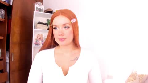 Snapshot of mila_violet chatting on November 7, 2025, 8:42 pm Mila online show from November 7, 2025, 8:42 pm