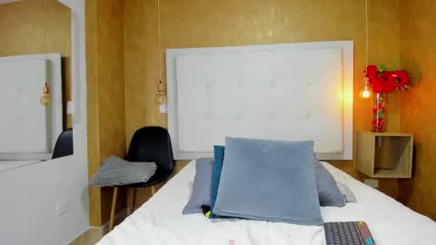          online show from October 1, 2025, 12:16 am