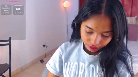 milaa_star online show from September 25, 2025, 4:05 am