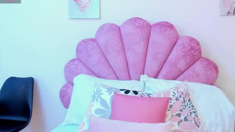 Snapshot of milaaadams chatting on May 6, 2026, 10:42 am mila online show from May 6, 2026, 10:42 am