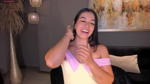 Mila online show from December 1, 2025, 11:15 am
