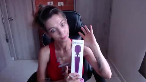 milacoxx8819 online show from February 1, 2025, 3:18 pm